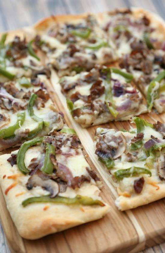 Italian cheesesteak pizza