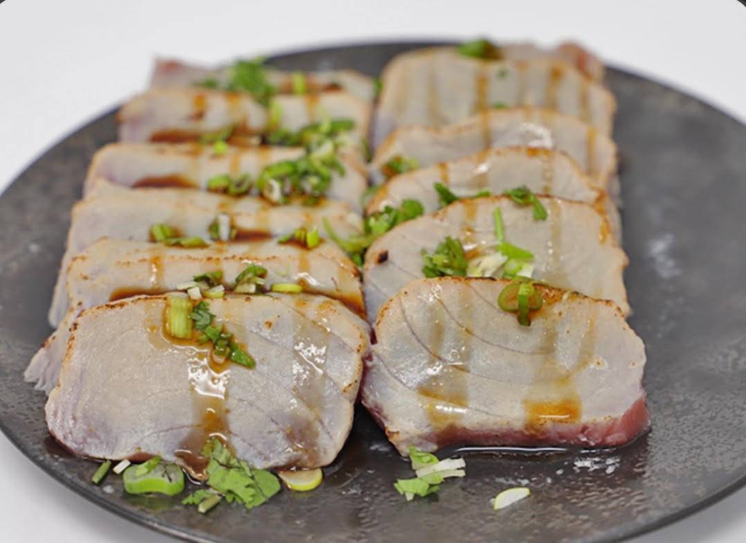 135- Sashimi thon grillé + Riz vinaigré
