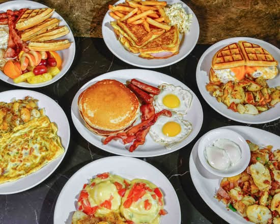 the royal early breakfast (390 Roncesvalles Avenue)