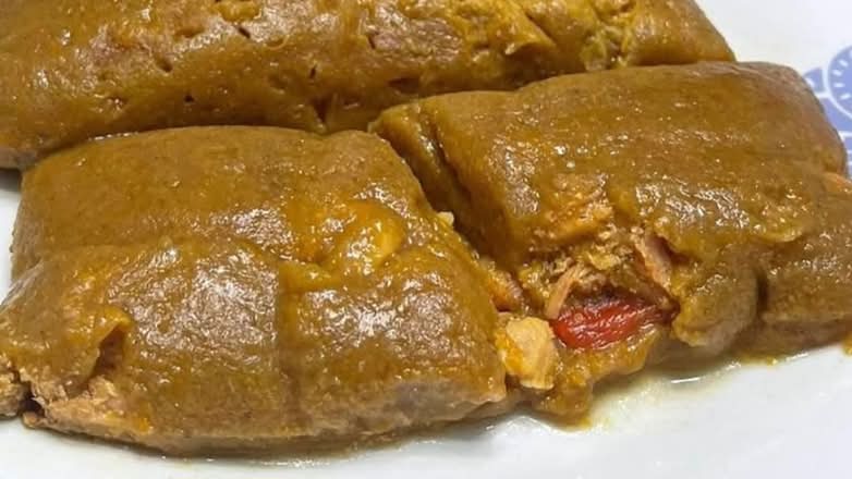 Un Pastel de Masa de Yautía y Guineo con Cerdo