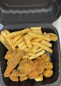 Shark's Seafood Junction (2616 Blodgett St)