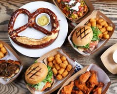 Daniels Bar & Grill (8725 Chapman Hwy)