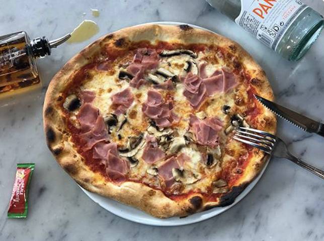 Pizza Regina
