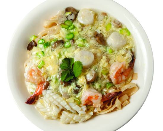 Mixed Seafood & Fried Ho-Fun with Egg 滑蛋三鮮炒河