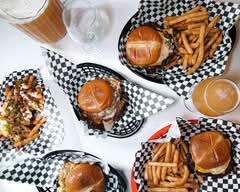 Between 2 Buns Burgers (Fraser St)