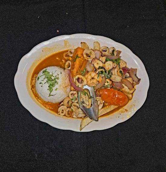 67. Saltado de Mariscos