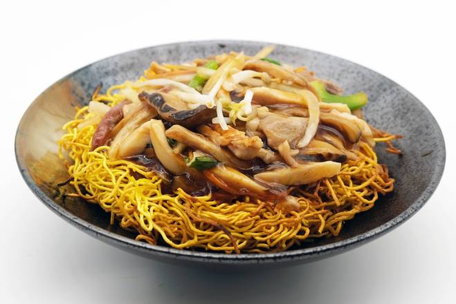 E26. Assorted Shredded Meat Chow Mein 三絲炒麵