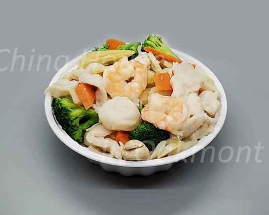 D8. Jumbo Shrimp,Scallops And Chicken W.Mixed Vegetable 水煮什菜虾干贝鸡