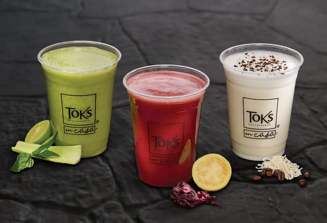 Agua de Piña con Jamaica