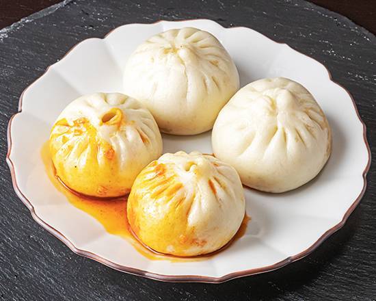 郭さんのMIX包子（豚、火鍋2つずつ） Kaku's Assorted Pork Buns (2 Pieces Each of Pork and Hot Pot)