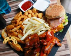Alitas y hamburguesas al Carbón