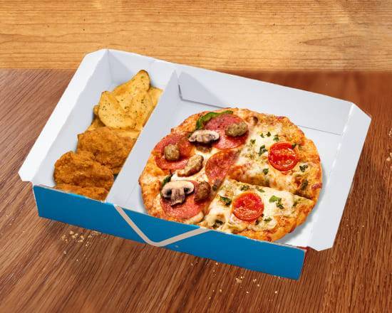 ピザBENTO ドミノ・デラックス＆マルゲリータ＋お好きなサイド2個 Pizza BENTO Domino's Deluxe & Margherita + Any 2 Sides