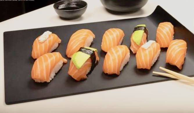 MIX SUSHI SAUMON (10 pcs)