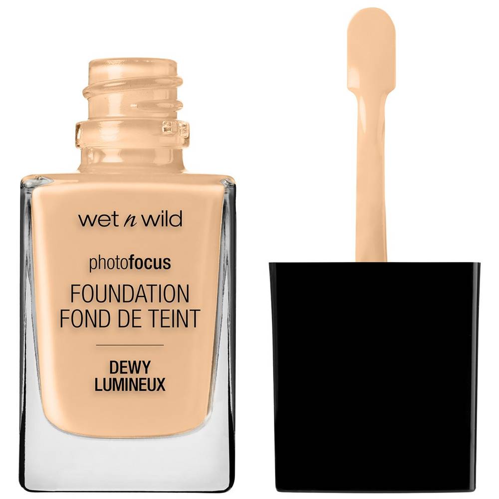 Wet N Wild Soft Beige Photofocus Dewy Foundation