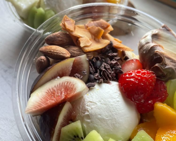 国産フルーツとアサイーボウル】Sweets in bowl maple SBMの出前・宅配