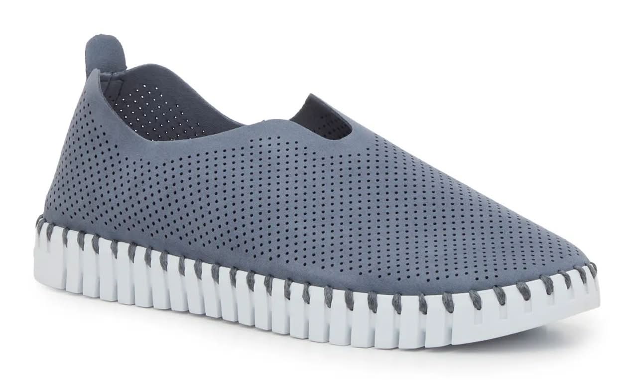 Ilse Jacobsen-Hornbaek Tulip Slip-On (Light Blue Pastel Medium - EU 39 / US 8)