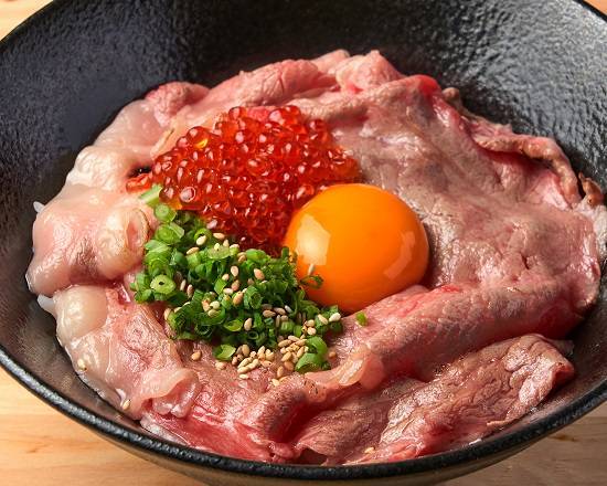 【いくら増し】黒毛和牛海鮮丼～にくら [more salmon roe]japanese black beef kaisen don~nikura