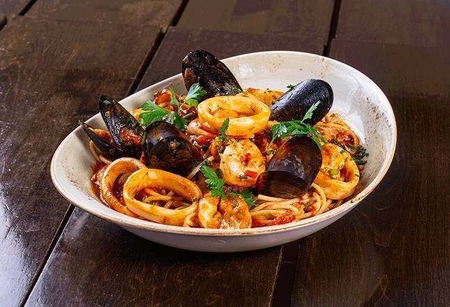 Pasta con mariscos a la criolla