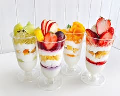 【厳選！旬のフルーツたっぷりスイーツ！】Sweets. Stand. パラソル