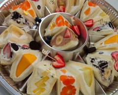 【フルーツサンドとスムージー!】フルーツパーラー ラ クンチーナ うんたま市場店<小波津>