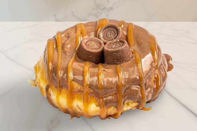 Rolo with milk chocolate & toffee sauce - Doughnut