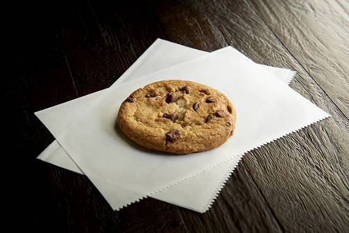 Chocolate Chip Cookie (310 cal)