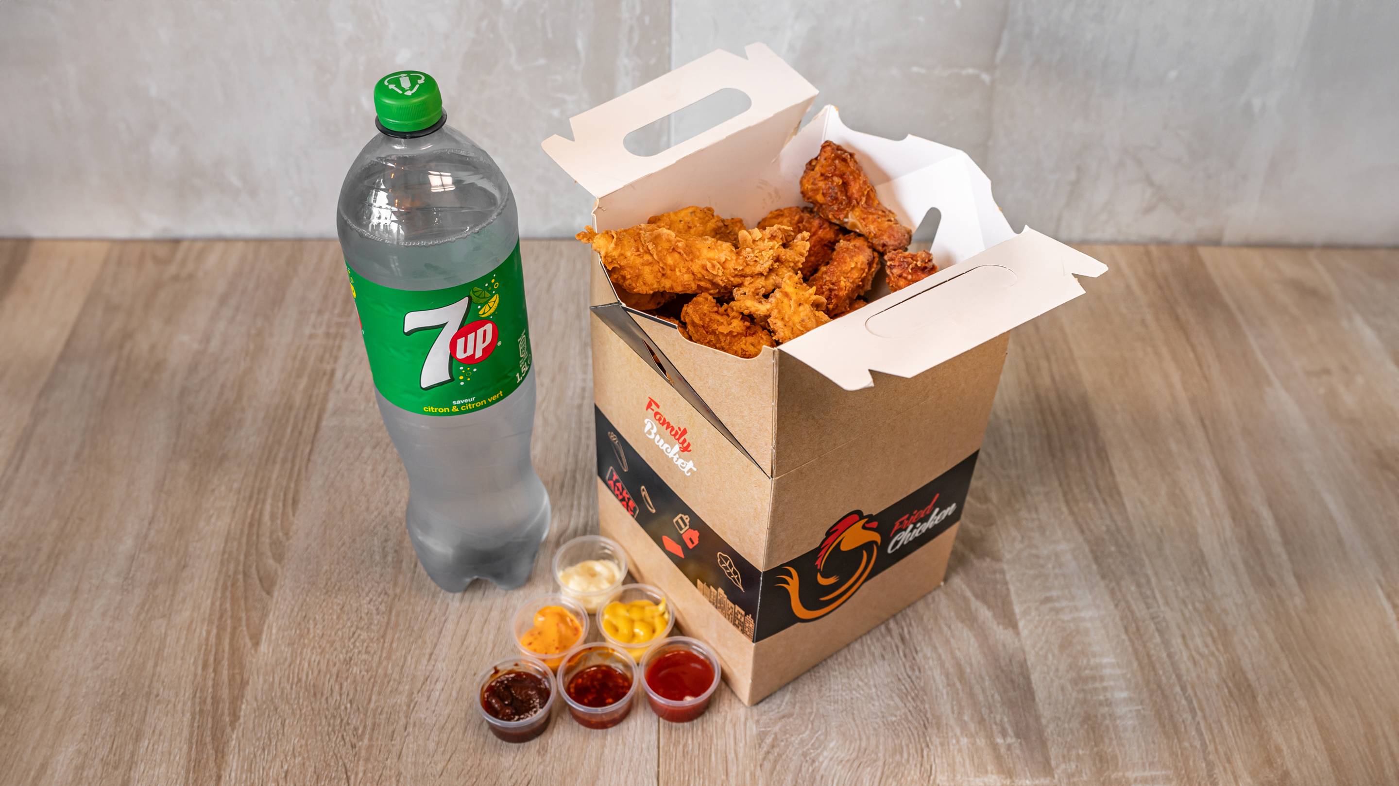 👨‍👩‍👧‍👧 Familial Wings