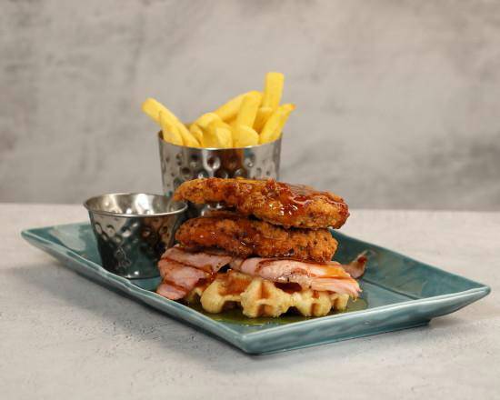 CHICKEN, BACON & WAFFLE