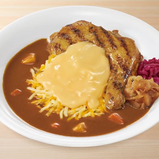 チーズほろほろチキンカレー Pork Curry Rice w/ Char-Grilled Tender Chicken Leg & Cheese