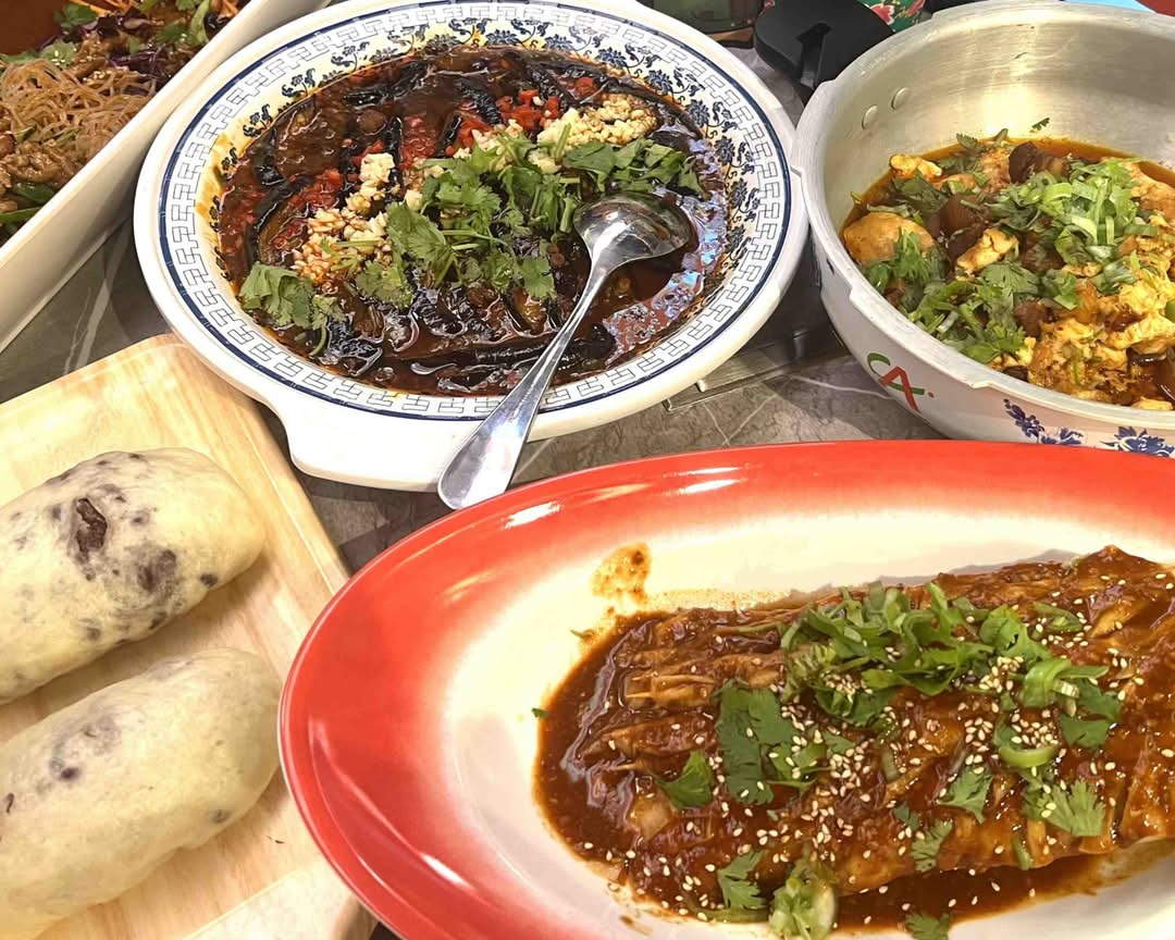灶財進寶 鉄鍋炖 ZAOCAIJINBAO Iron Pot Stew の出前・宅配