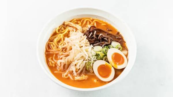 味玉付き辛いパイタンラーメン