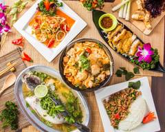 鴻鑫雲泰美食館 HungHsin Yunnan Thai style Food