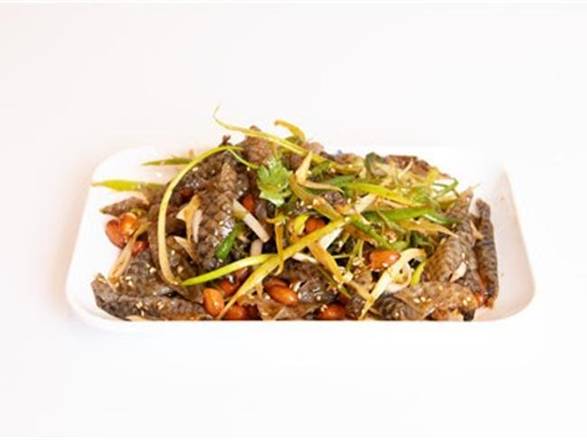 Fish Skin tossed w/ Soy Sauce and Green Onion/涼拌魚皮 S20