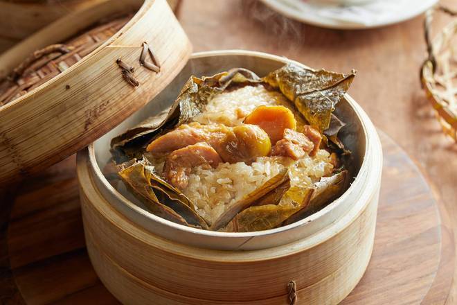 懷舊糯米雞 Steamed Glutinous Rice in Lotus Leaf Wrap
