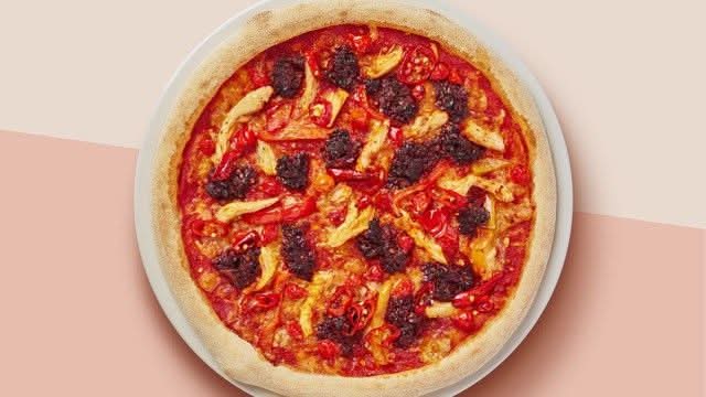 Spicy Sausage And Chicken Pizza