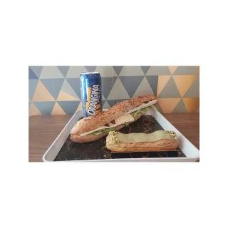 Le sandwich végétarien au brie + une boisson + un dessert fait maison au choix