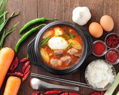 韓国料理 米 麺 スープが選べるスンドゥブ くんむる屋