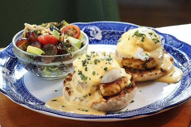 Crab Cake Eggs Benedict