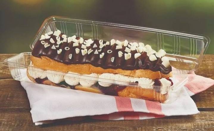 Giant Éclair