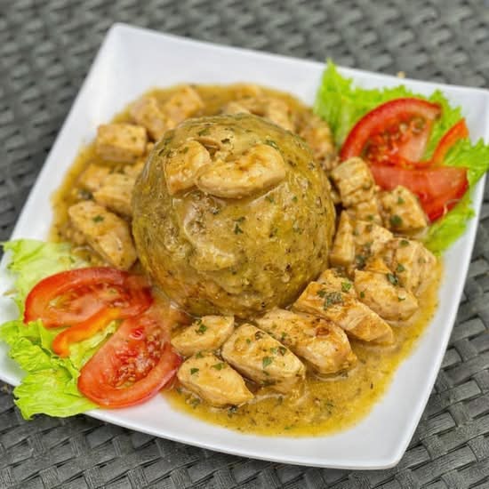 Mofongo Con Pechuga al ajillo/Chiken Breast