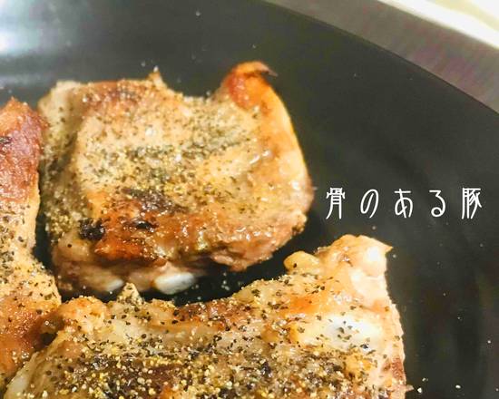 コラーゲンたっぷり！骨のある豚