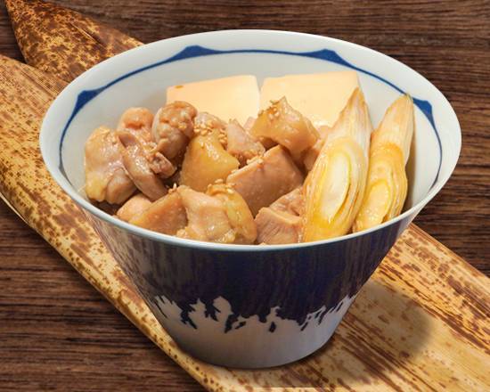 軍鶏なべ風とりすき焼き丼（並） Shamo Nabe-style Chicken Sukiyaki Donburi (medium)