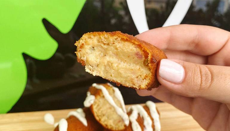 Order Medianoche food online from Dos Croquetas store, Medley on bringmethat.com