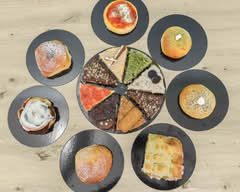 Licia Bakery & A(more)