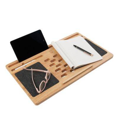 Escritorio portátil de madera Squared Away™ con mouse pads
