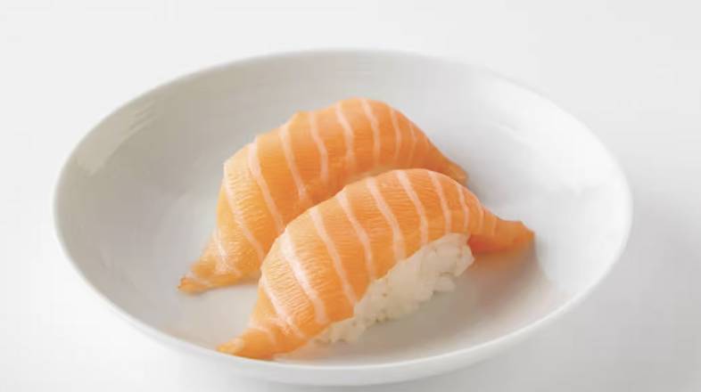 Salmon Sushi (2 pcs)