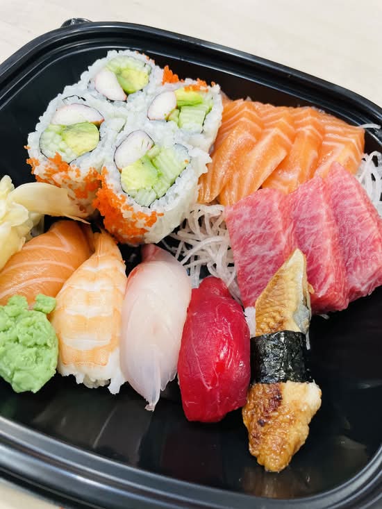Sashimi and Sushi and Roll Combo Lunch