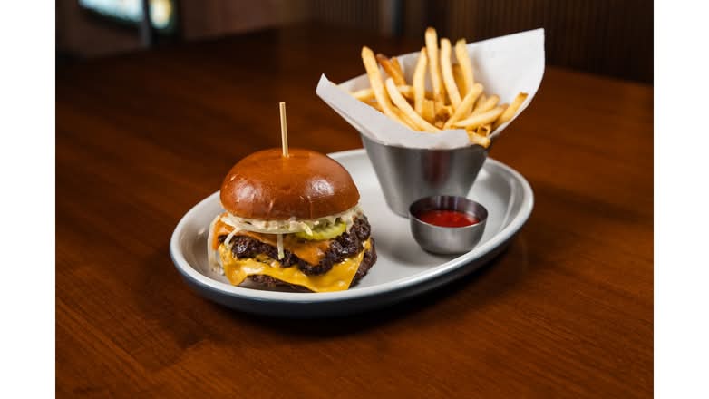 JOEY Cheeseburger