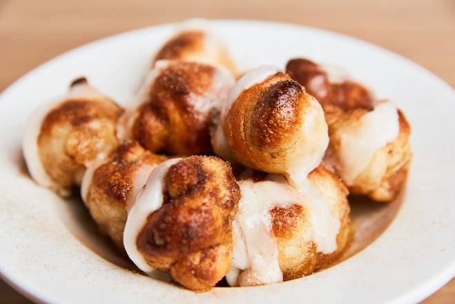 Cinnamon Knots (with Icing)