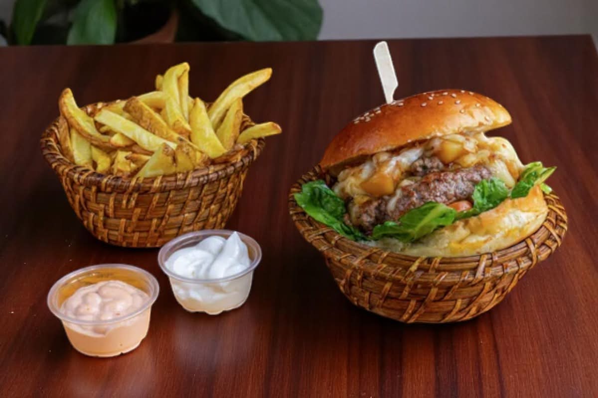 🍔  🍟  Classic Burger